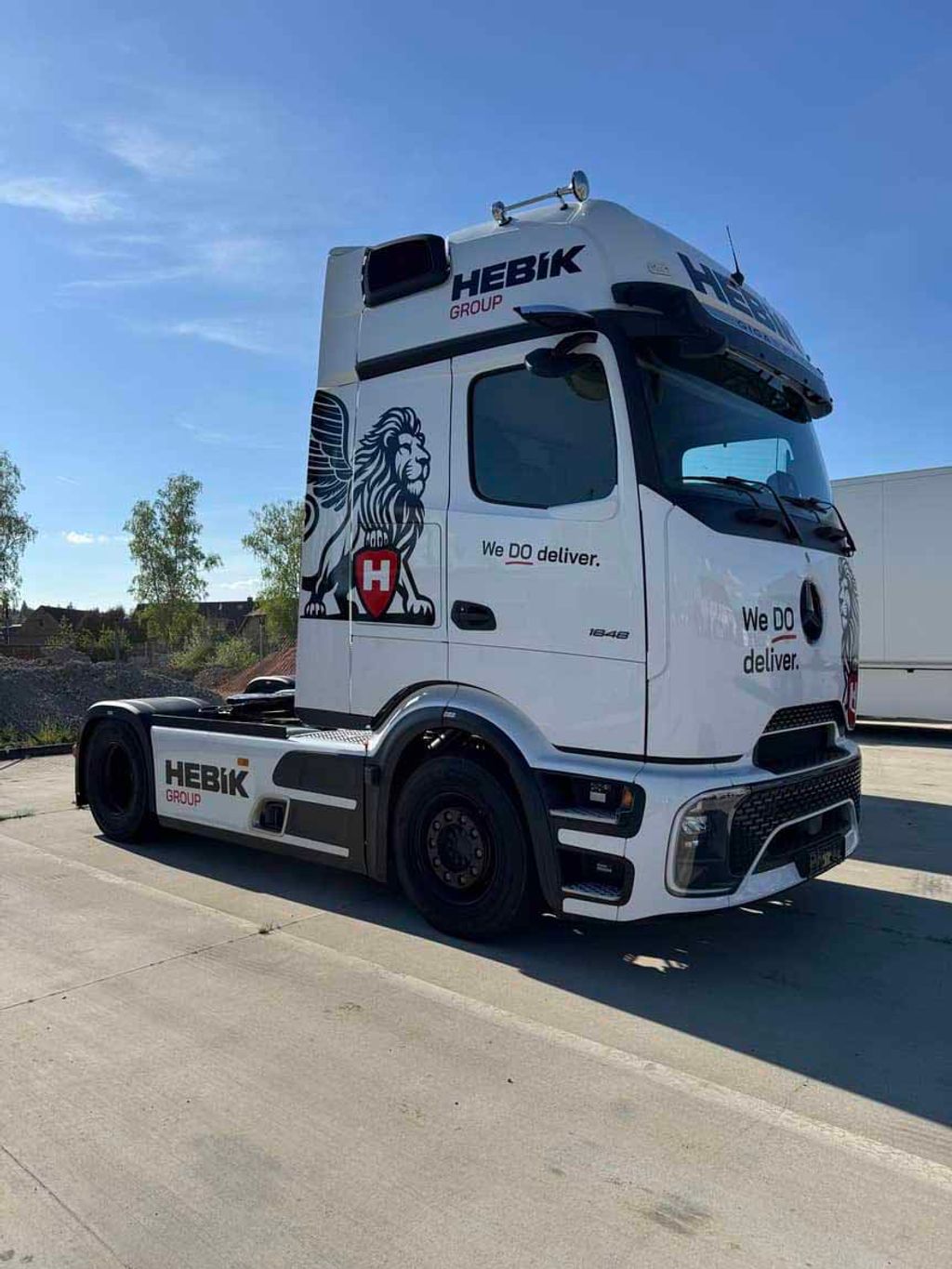 Zaparkovaný nákladní automobil HEBÍK GROUP